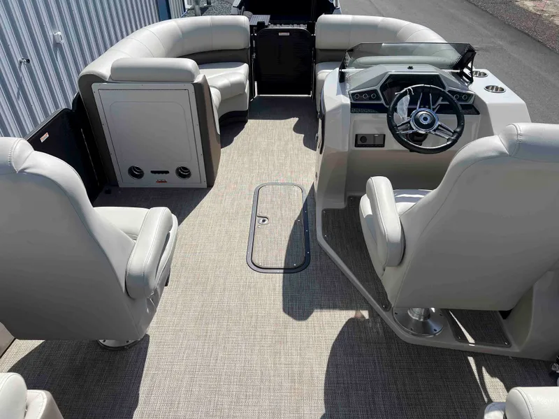 Slide: The Image of Manitou 23 Oasis VPII 2022 - 7