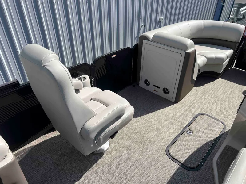 Slide: The Image of Manitou 23 Oasis VPII 2022 - 8