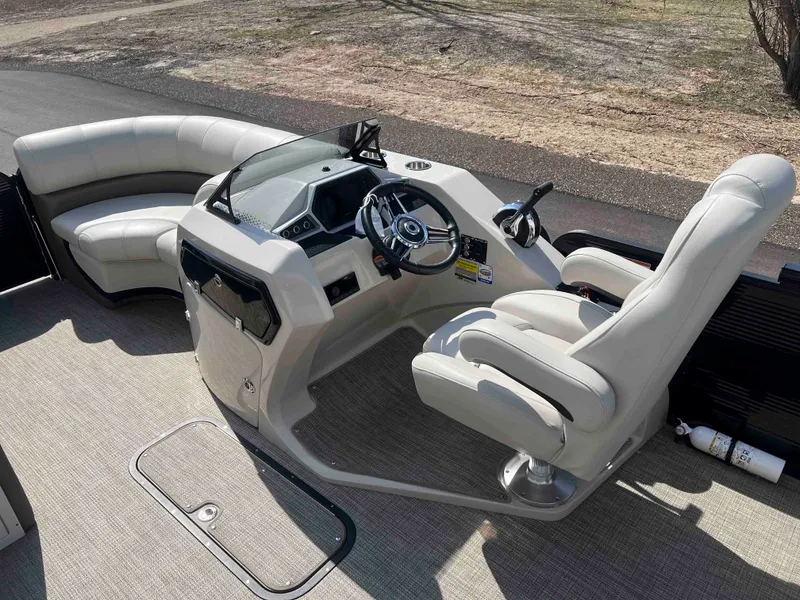 Slide: The Image of Manitou 23 Oasis VPII 2022 - 9