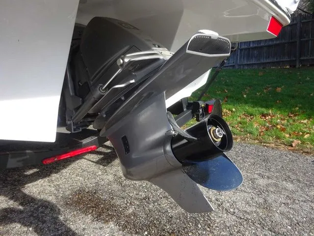 Slide: The Image of Four Winns H4 2024 - 19