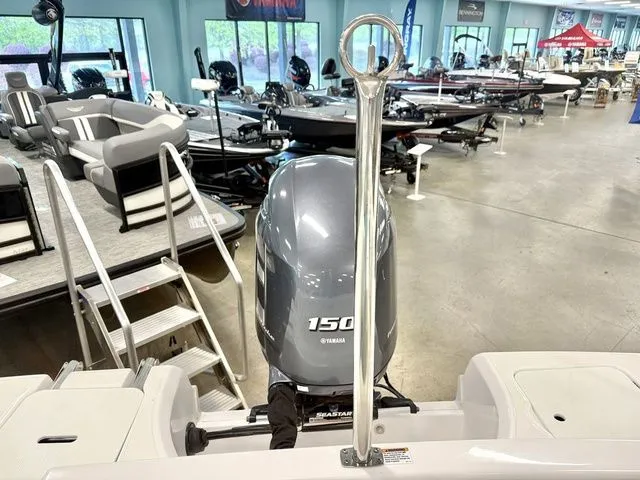 Slide: The Image of Hurricane SunDeck Sport 188 OB 2022 - 12