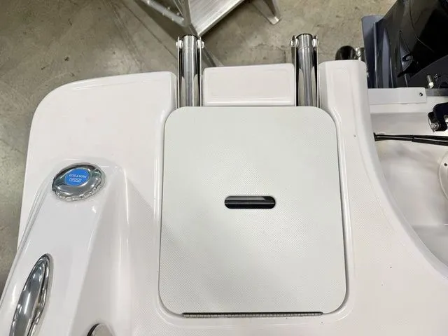 Slide: The Image of Hurricane SunDeck Sport 188 OB 2022 - 13