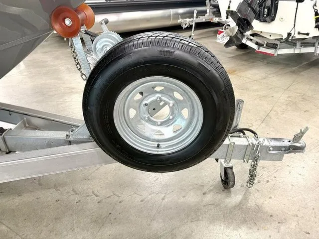 Slide: The Image of Hurricane SunDeck Sport 188 OB 2022 - 15