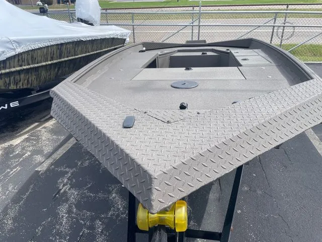 Slide: The Image of Alweld 1652 Invader 2026 - 2