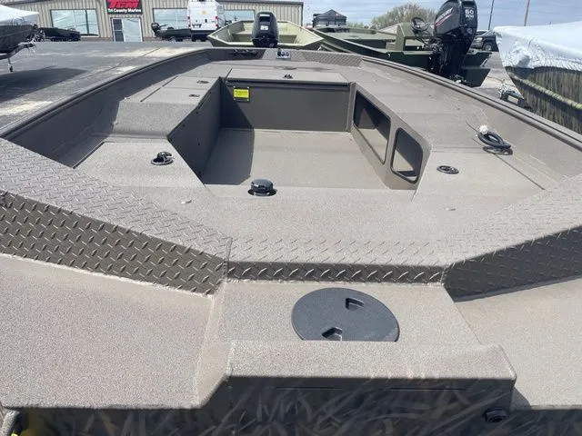 Slide: The Image of Alweld 1652 Invader 2026 - 3