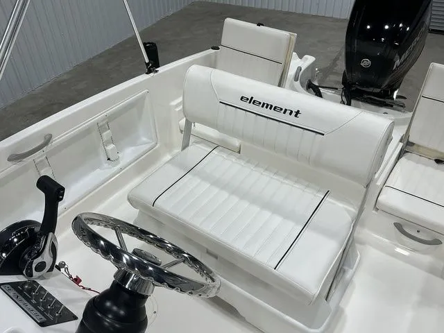 Slide: The Image of Bayliner Element F18 2016 - 15