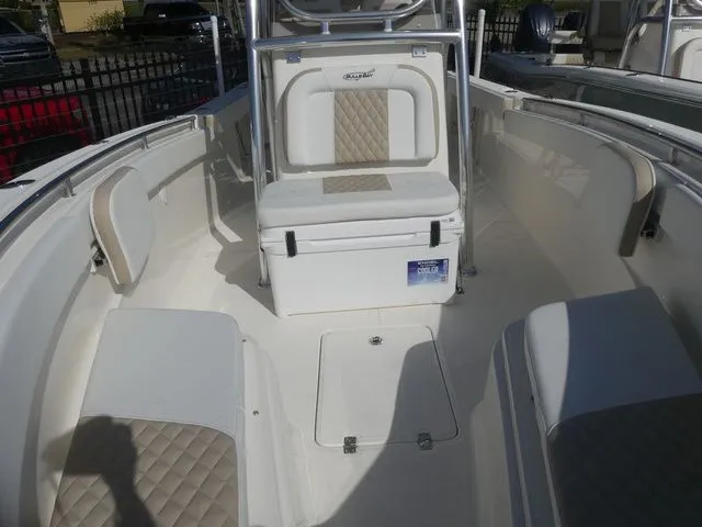 Slide: The Image of Bulls Bay 255 Center Console 2026 - 16