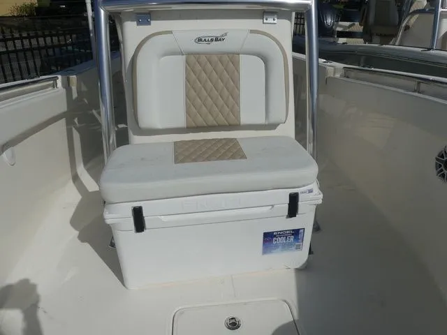 Slide: The Image of Bulls Bay 255 Center Console 2026 - 18