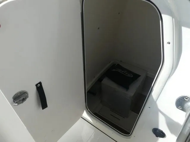 Slide: The Image of Bulls Bay 255 Center Console 2026 - 19