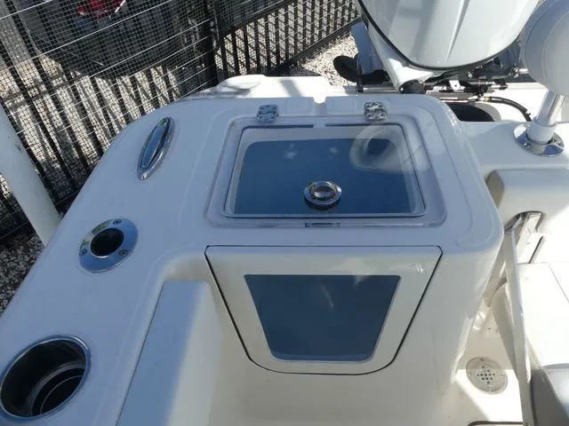 Slide: The Image of Bulls Bay 255 Center Console 2026 - 7