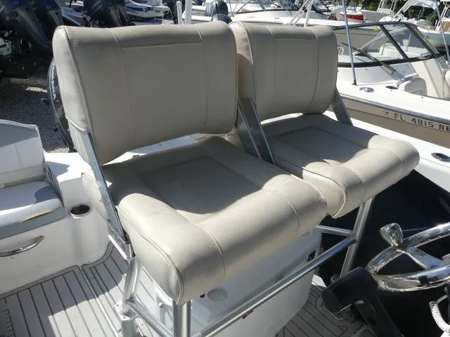 Slide: The Image of Robalo R200 Center Console 2021 - 10