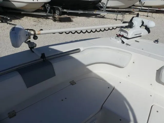 Slide: The Image of Robalo R200 Center Console 2021 - 13