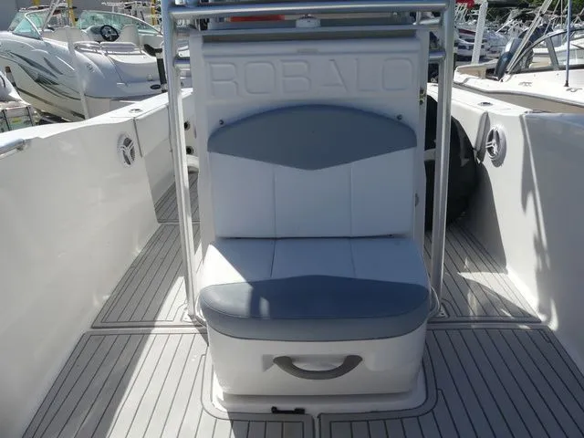 Slide: The Image of Robalo R200 Center Console 2021 - 15