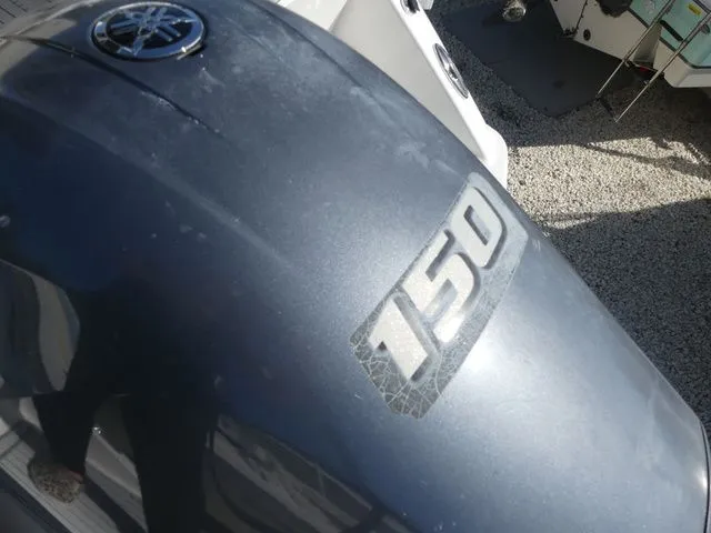 Slide: The Image of Robalo R200 Center Console 2021 - 17