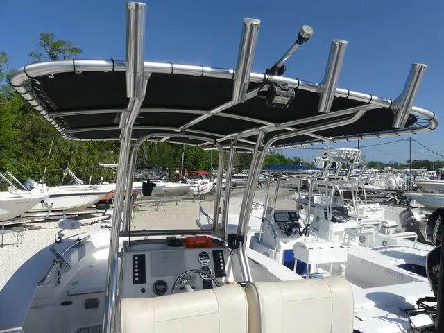 Slide: The Image of Robalo R200 Center Console 2021 - 18