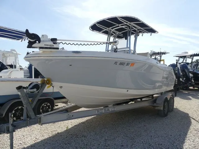 Slide: The Image of Robalo R200 Center Console 2021 - 3