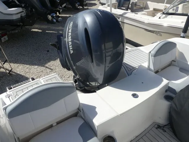 Slide: The Image of Robalo R200 Center Console 2021 - 5