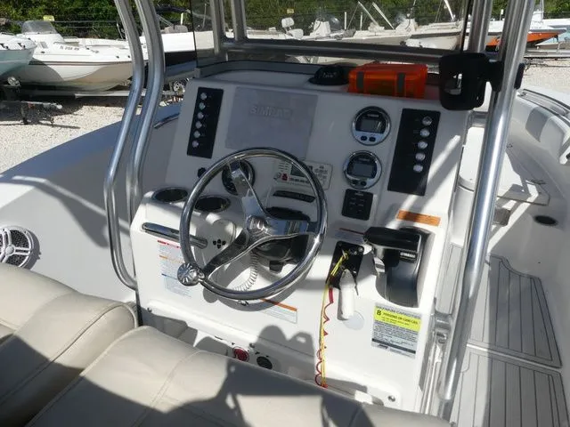 Slide: The Image of Robalo R200 Center Console 2021 - 8