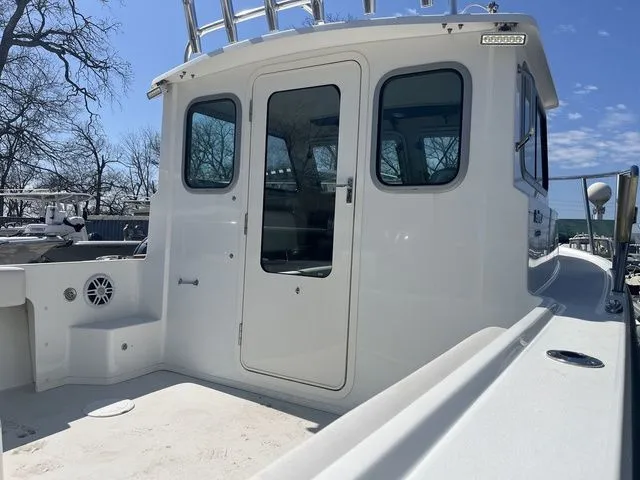 Slide: The Image of Parker Marine 2120 Sport Cabin 2022 - 5