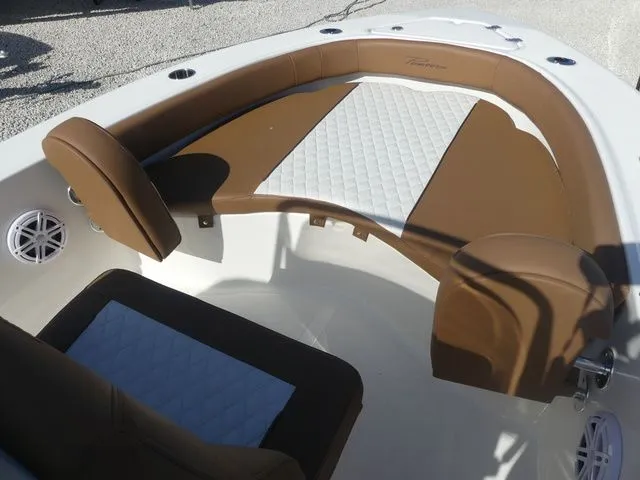 Slide: The Image of Pioneer 180 Islander 2026 - 10