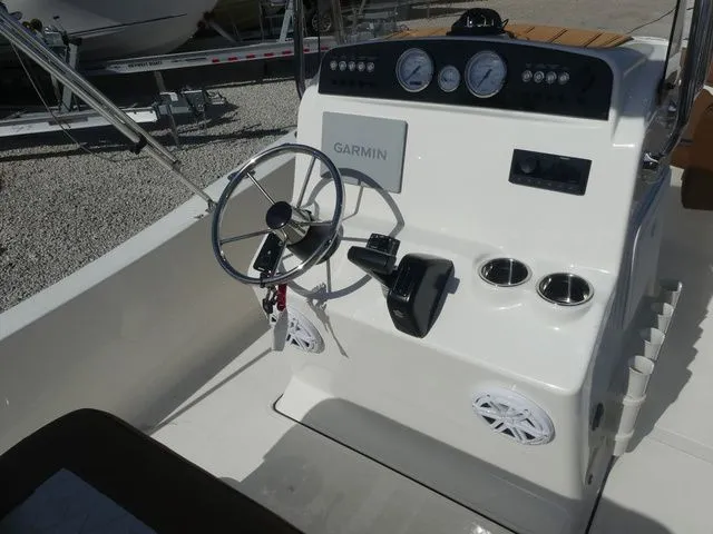 Slide: The Image of Pioneer 180 Islander 2026 - 7