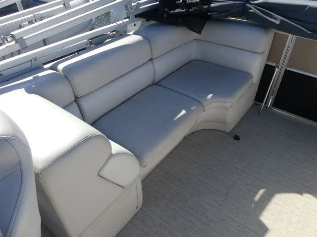 Slide: The Image of Coach Pontoons 243 RFC 2022 - 6