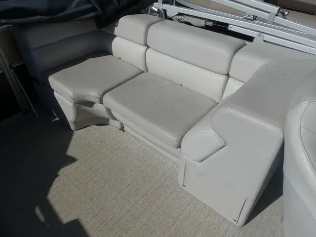 Slide: The Image of Coach Pontoons 243 RFC 2022 - 7