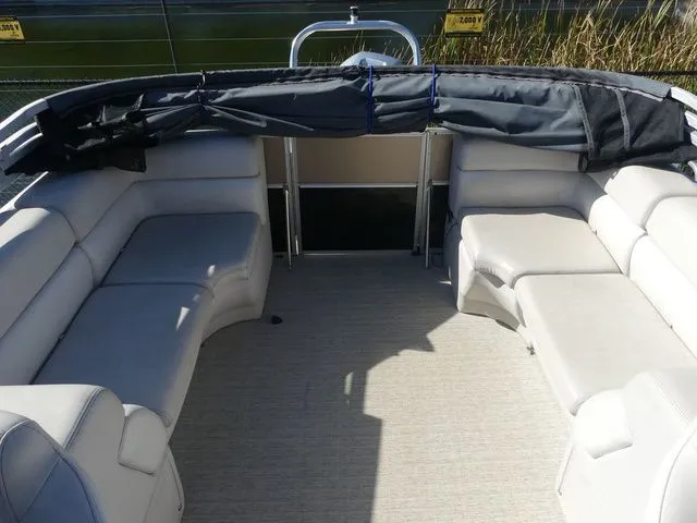 Slide: The Image of Coach Pontoons 243 RFC 2022 - 8