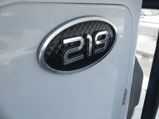 Slide: The Image of Sea Pro 219 Deep V Series 2023 - 18