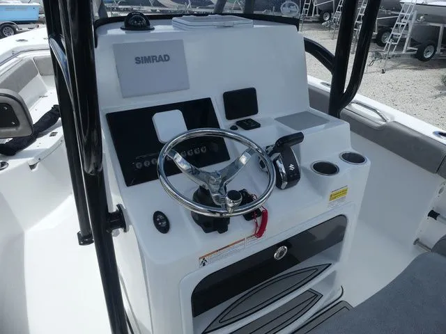 Slide: The Image of Sea Pro 219 Deep V Series 2023 - 9