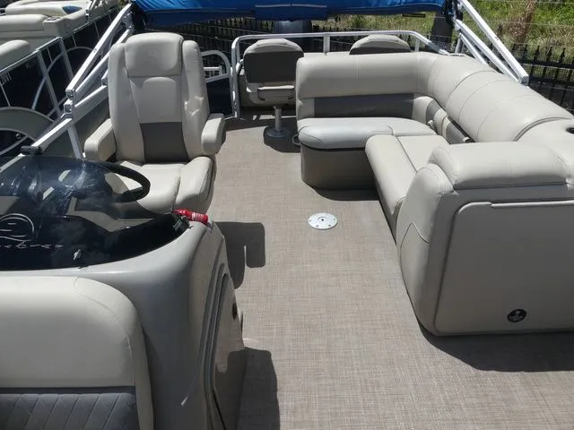 Slide: The Image of Sun Tracker Fishin' Barge 22 DLX 2021 - 11