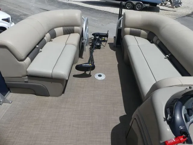 Slide: The Image of Sun Tracker Fishin' Barge 22 DLX 2021 - 14