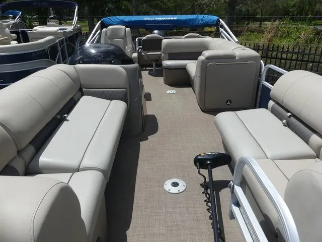 Slide: The Image of Sun Tracker Fishin' Barge 22 DLX 2021 - 16