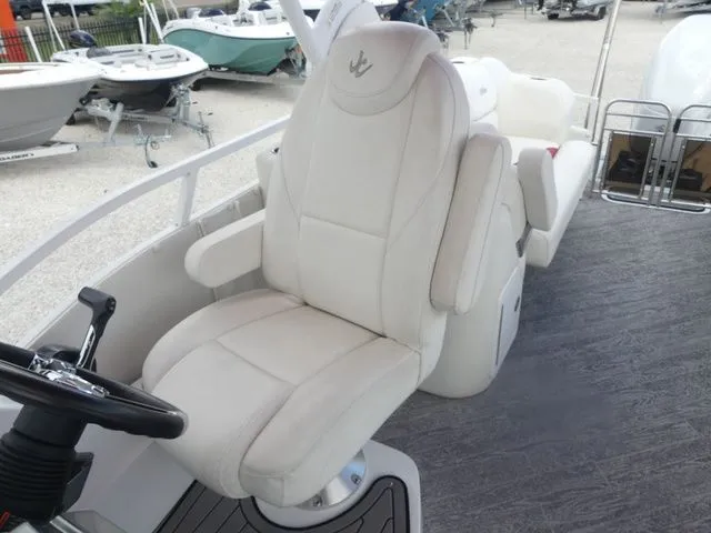 Slide: The Image of JC Manufacturing SportToon 24TT 2021 - 11