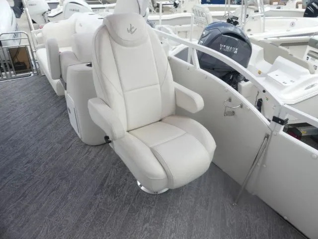 Slide: The Image of JC Manufacturing SportToon 24TT 2021 - 12