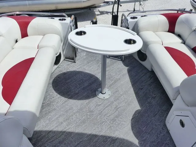 Slide: The Image of JC Manufacturing SportToon 24TT 2021 - 19