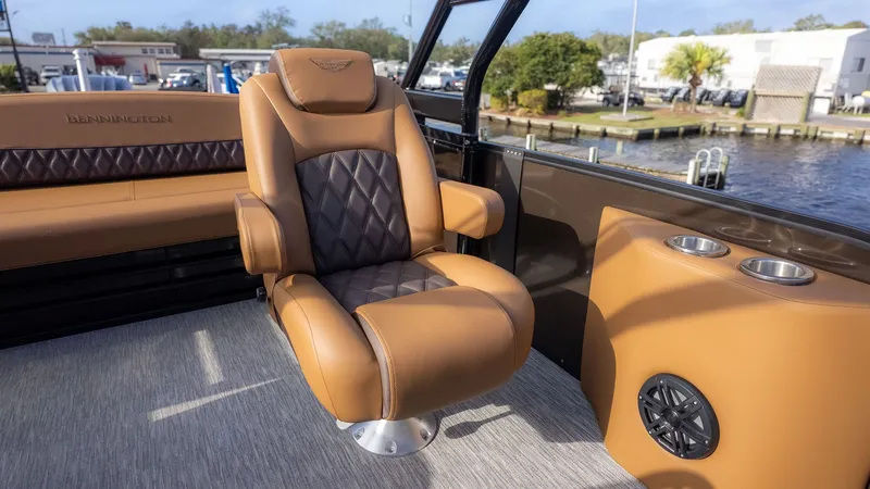 Slide: The Image of Bennington 26 LXS SWINGBACK ARCH 2026 - 10