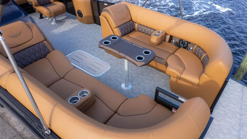 Slide: The Image of Bennington 26 LXS SWINGBACK ARCH 2026 - 12