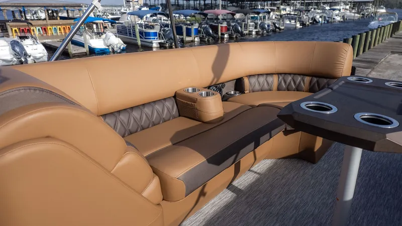 Slide: The Image of Bennington 26 LXS SWINGBACK ARCH 2026 - 13