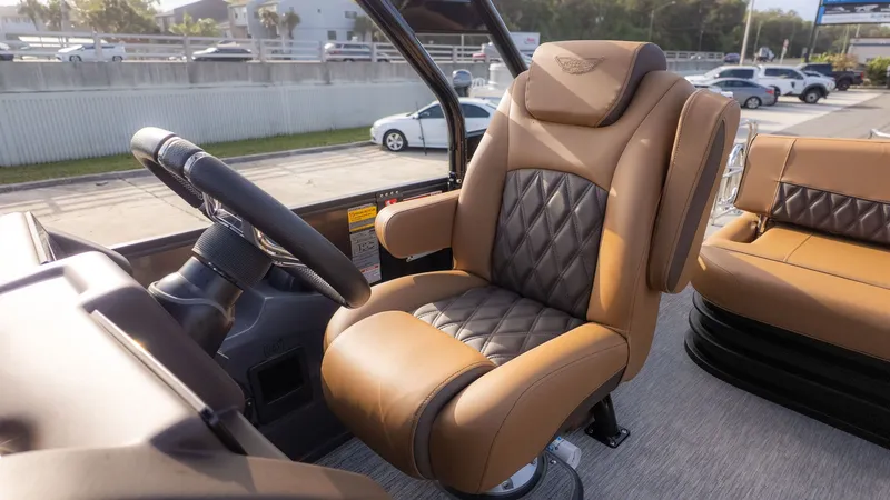 Slide: The Image of Bennington 26 LXS SWINGBACK ARCH 2026 - 18