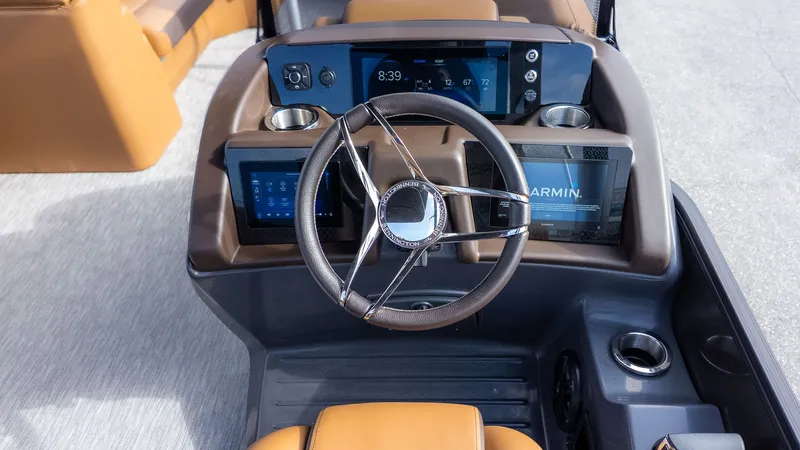 Slide: The Image of Bennington 26 LXS SWINGBACK ARCH 2026 - 19