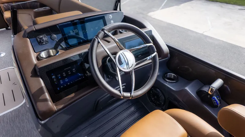 Slide: The Image of Bennington 26 LXS SWINGBACK ARCH 2026 - 20