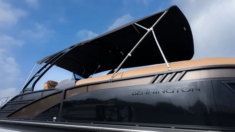 Slide: The Image of Bennington 26 LXS SWINGBACK ARCH 2026 - 21