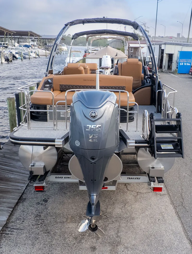 Slide: The Image of Bennington 26 LXS SWINGBACK ARCH 2026 - 4