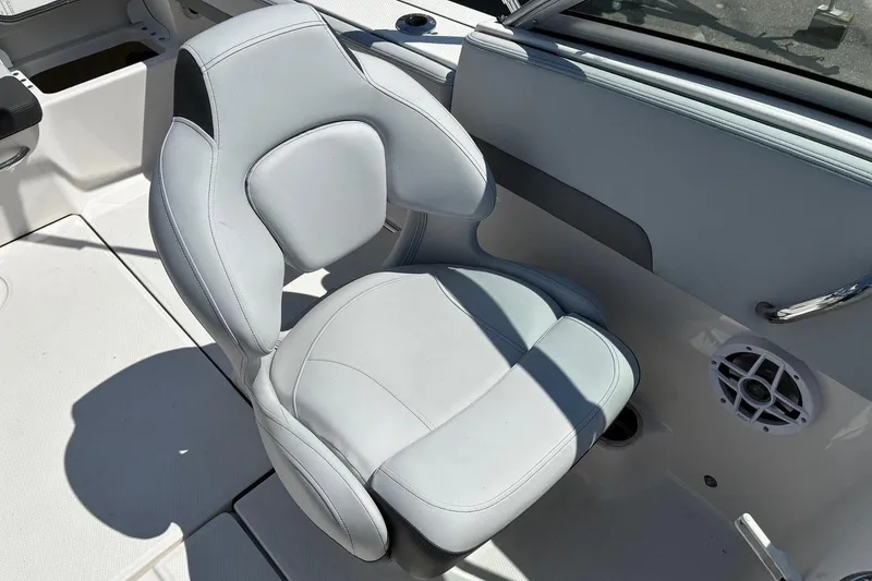 Slide: The Image of 2025 Robalo R207 Dual Console boat seat, featuring sleek design and comfortable cushioning. - 10