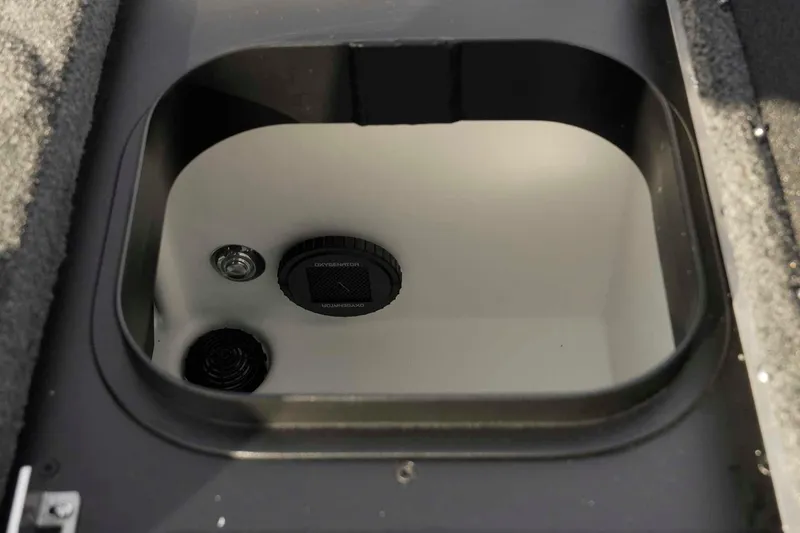 Slide: The Image of 2026 Skeeter ZXE20 boat compartment with oxygenator and drainage system. - 38