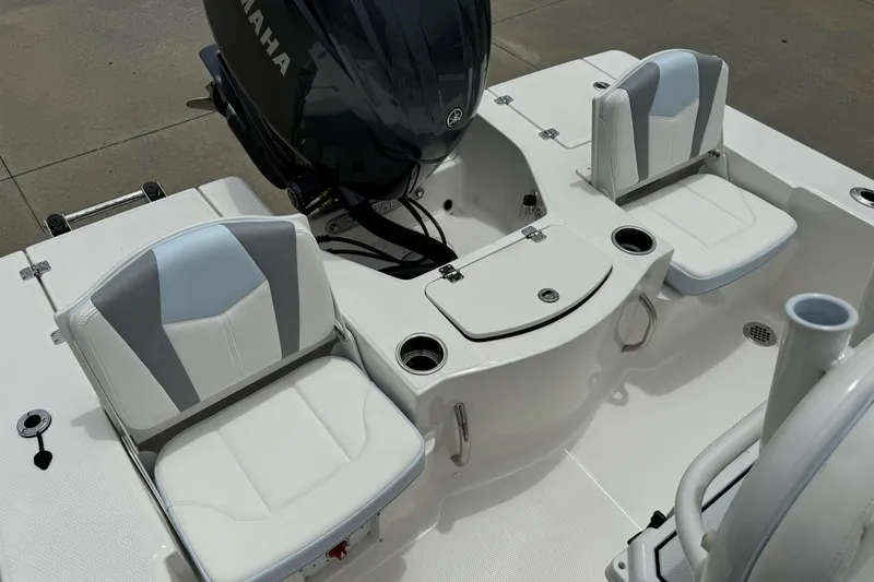 Slide: The Image of 2026 Robalo 206 Cayman boat interior with Yamaha engine and cushioned seating. - 13