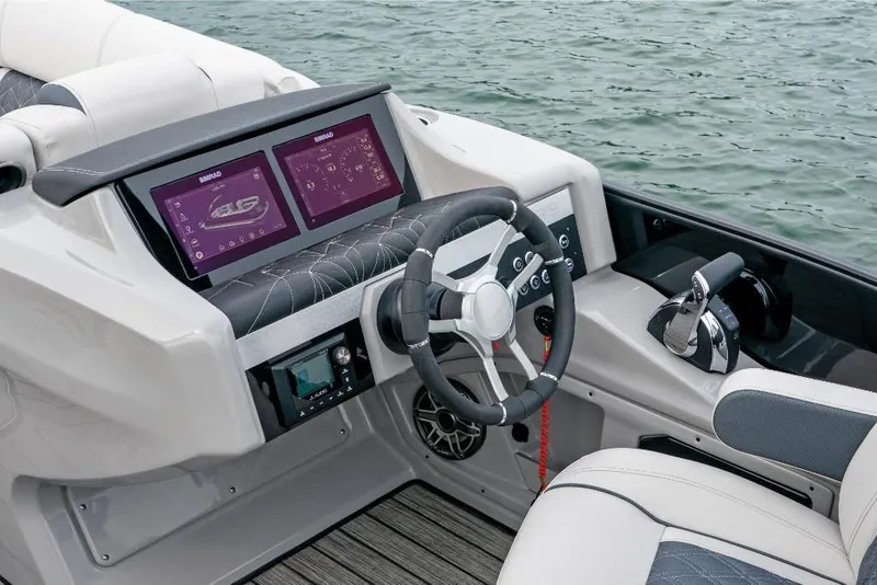 Slide: The Image of 2022-Harris-Grand-Mariner-250-MarineMax - 19