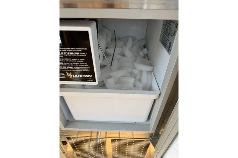 Slide: The Image of Ice maker filled with ice cubes on a 2000 Carver 406 Aft Cabin Motor Yacht. - 32