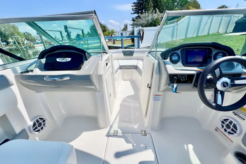 Slide: The Image of 2023 Chaparral 21 SSi OB boat interior with steering wheel and dashboard. - 15